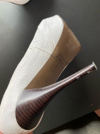 Zapatos de tacón Zara blancos peep toe 