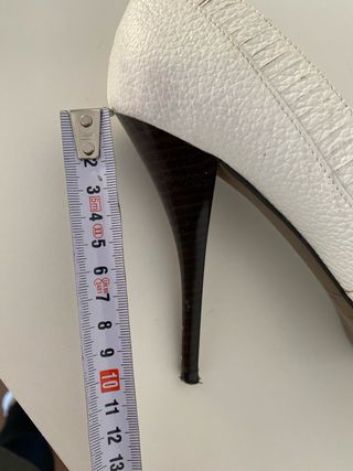 Zapatos de tacón Zara blancos peep toe 