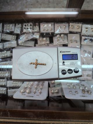 Colgante Cruz Oro Diseño Círculos y Cristo
