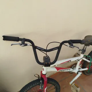 Bicicleta BMX Monty Blanca y Roja