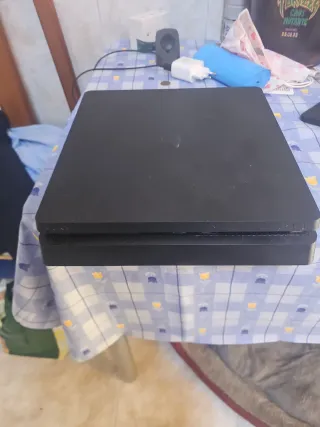 Console Sony PS4 nera