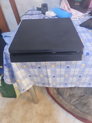 Console Sony PS4 nera