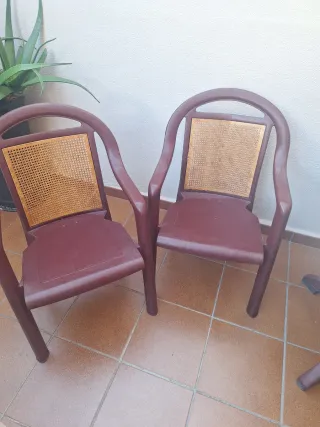 Mesa plegable y 4 sillas jardin