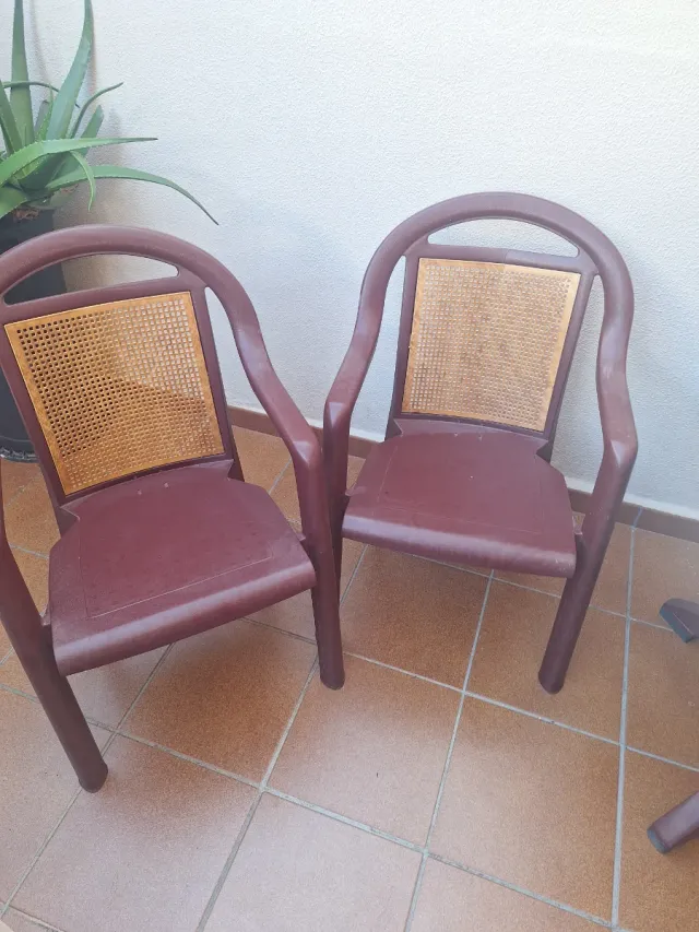 Mesa plegable y 4 sillas jardin