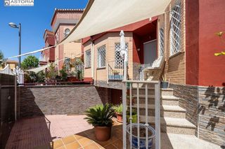 Casa adosada en venta en Cúllar Vega