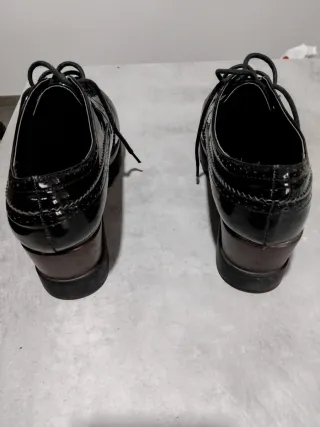 Scarpe donna nere lucide n. 37