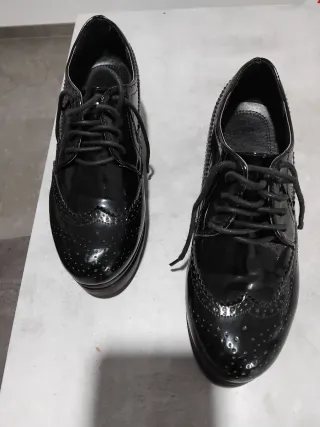 Scarpe donna nere lucide n. 37