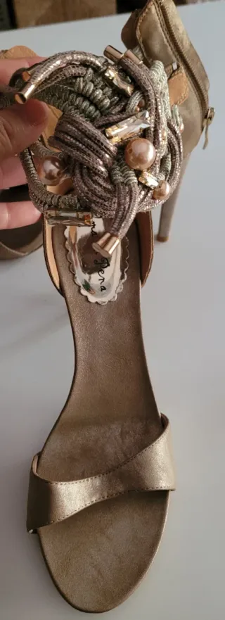 Sandalias Alma en Pena Talla 41 Doradas