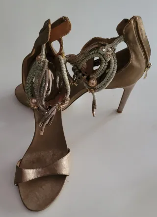 Sandalias Alma en Pena Talla 41 Doradas