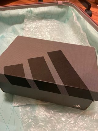 Zapatillas Adidas Negras y Blancas Nuevas