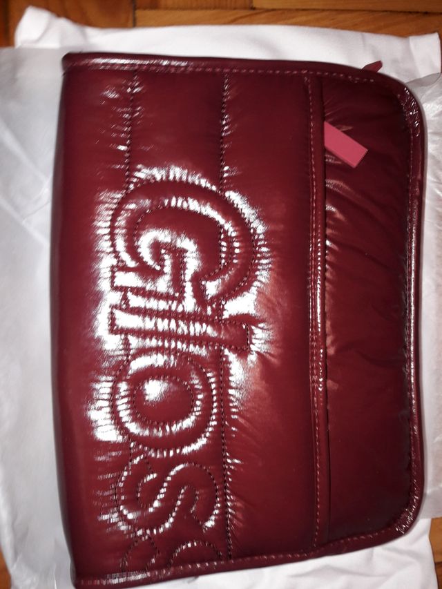 Glossier Vermelho necessaire
Makeup bag