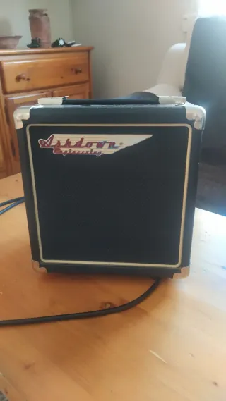 Bajo tipo Fender Jazz Bass + Funda + Correa