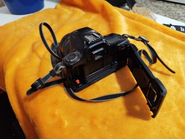 Fotocamera Canon EOS 1000F