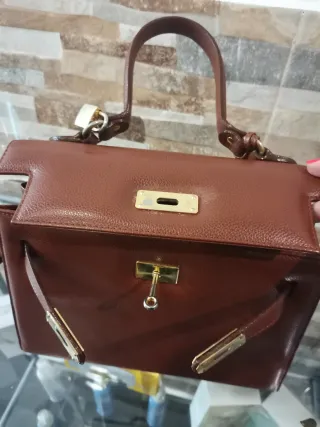 Bolso de piel marrón
