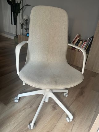 Silla giratoria Ikea beige y blanca. impecable 