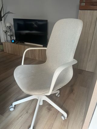 Silla giratoria Ikea beige y blanca. impecable 