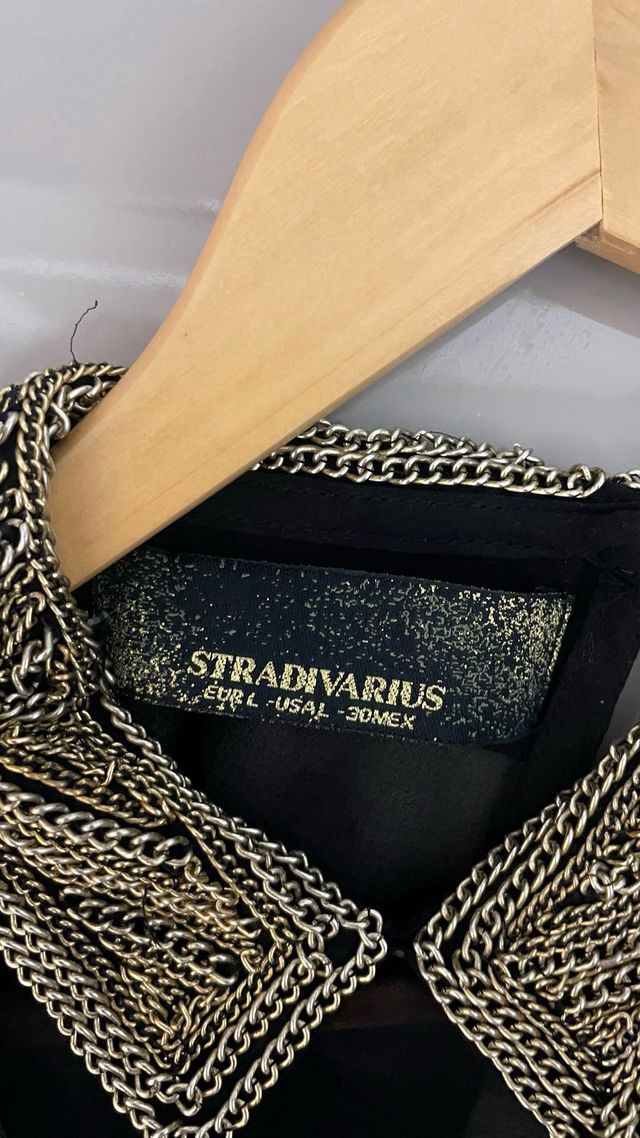 Vestido negro Stradivarius