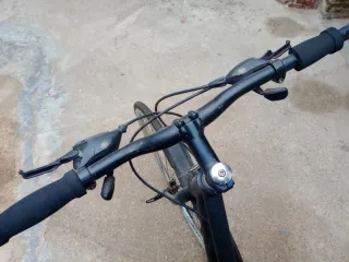 Bicicleta de paseo negra  
Sport 