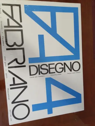 Fabriano F4 220g LISCIO 33x 48 riquadrato