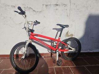 Bici BMX Monty Roja