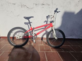 Bici BMX Monty Roja