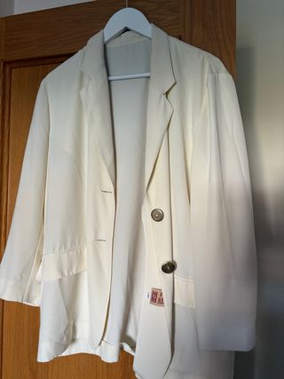 Chaqueta americana beige oversize