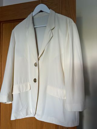 Chaqueta americana beige oversize