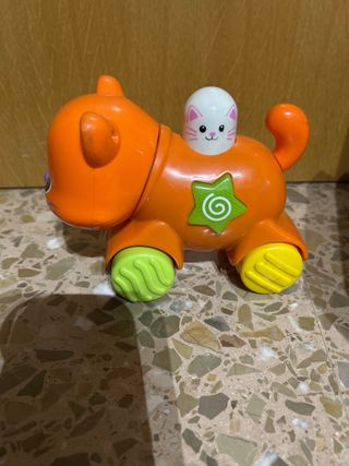 Gatito naranja con luz, sonido y movimiento