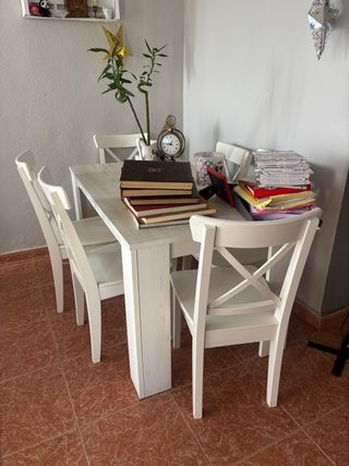 Mesa y 6 Sillas Comedor. 