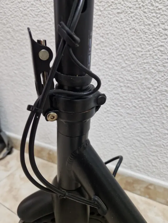 Patinete Eléctrico Negro y Amarillo