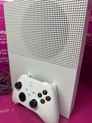 Xbox One S 500GB + Mando + Base Carga
