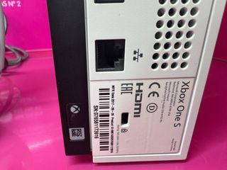 Xbox One S 500GB + Mando + Base Carga