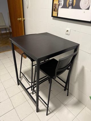 Mesa alta comedor y 2 taburetes negros