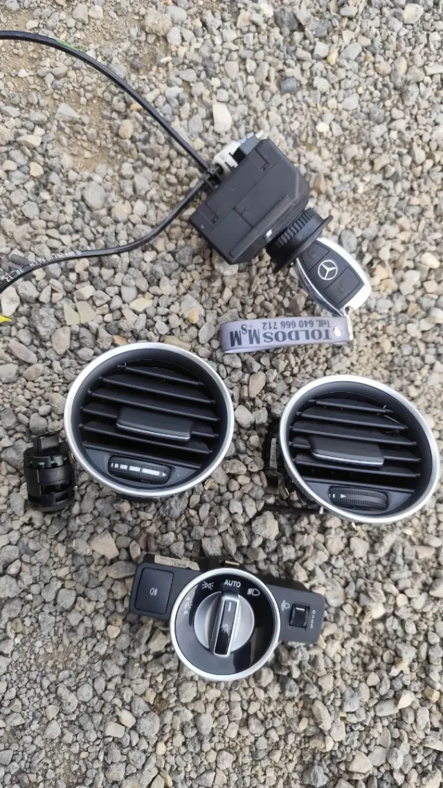 Mercedes C204: Aireadores, Mando Luces, Contacto