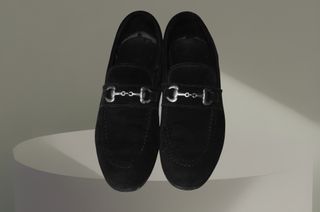 Mocasines de ante negro con hebilla