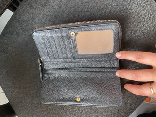 Cartera Tous piel negra y dorada