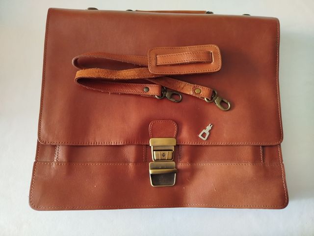 Maletín de piel auténtica NUEVO.