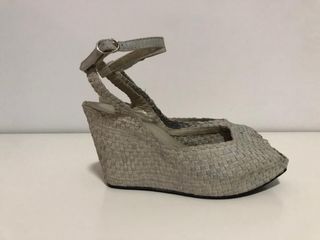 Zapatos cuña de piel. PONS QUINTANA. Talla 38