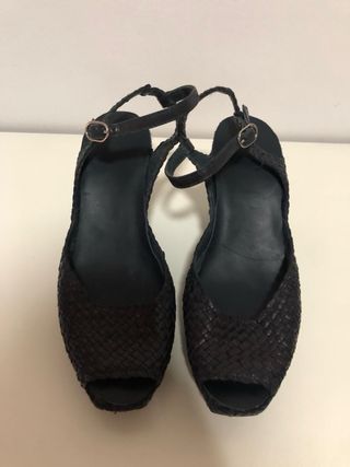 Zapatos cuña de piel. PONS QUINTANA. Talla 38