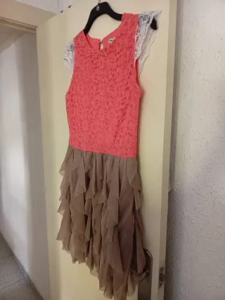 Vestido de niña rosa y beige