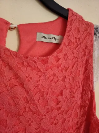 Vestido de niña rosa y beige