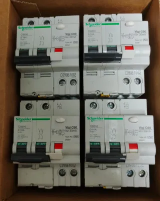 Lotto 4 Interruttori Schneider Vigi C60 16A 0.03 A