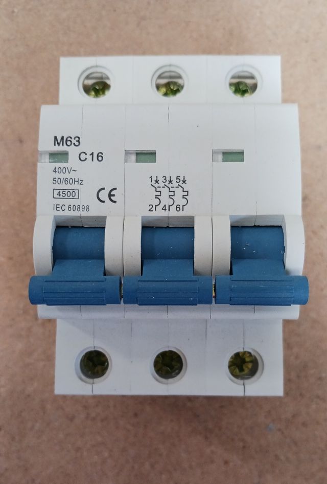 Magnetotérmico M63 C16 4500A