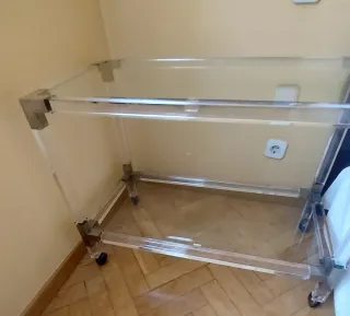 Mesa auxiliar metacrilato y cristal
