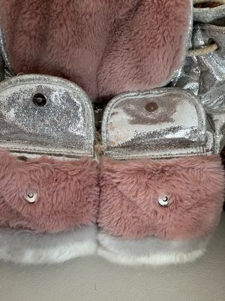 Mochila Zara Niña Plateada y Rosa Peluche
