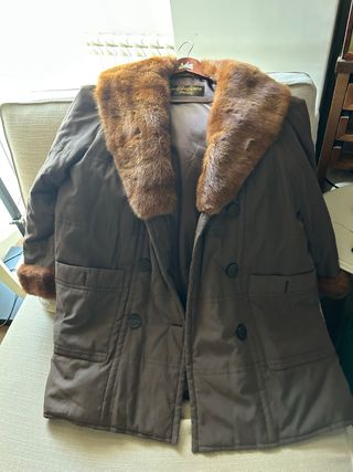 Chaquetón YSL Marrón con Cuello de Pelo