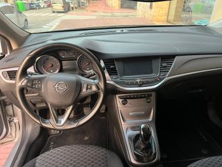 Opel Astra Año 2016 - 7.900€