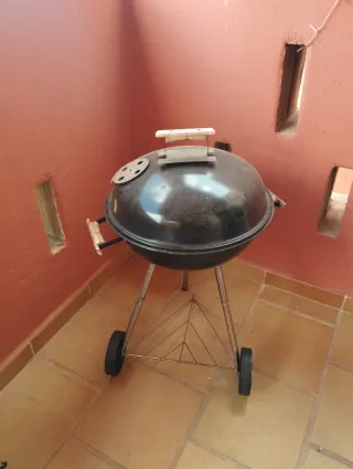Barbacoa de carbón negra