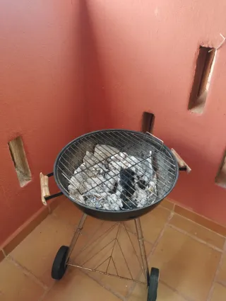 Barbacoa de carbón negra