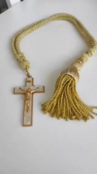 Crucifijo nacar y dorado comunión